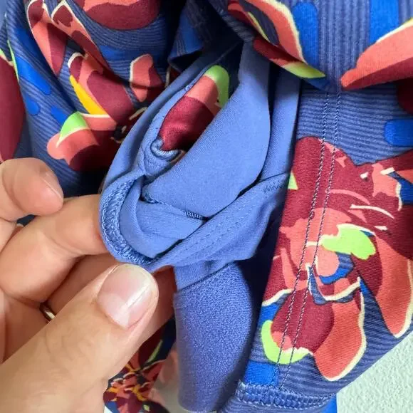 Athleta Blue Floral Printed Conscious Crop Racerback Top A-C Cups Women's S NWT - Picture 5 of 7